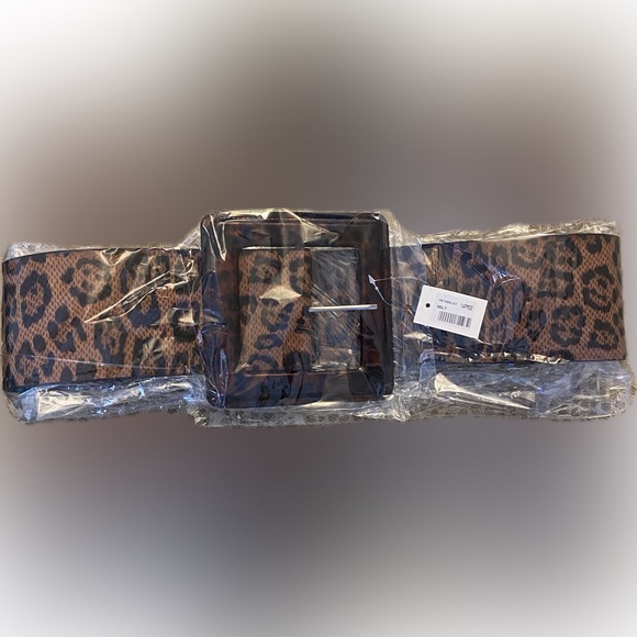 Oversized Resin Leopard Statement Belt with Tortoise buckle - Picture 4 of 6